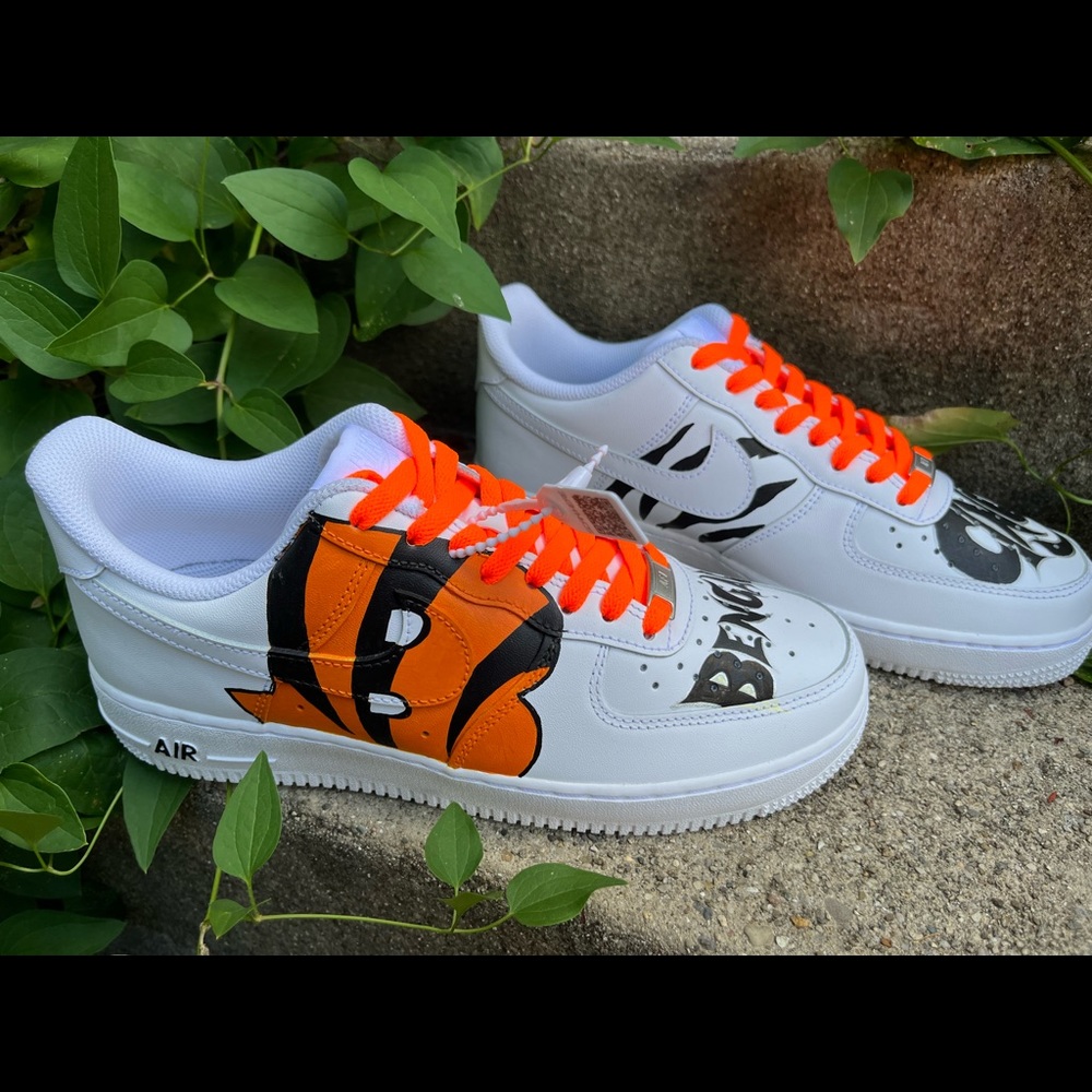 Nike Air Force 1 CUSTOM — Bengals with orange laces